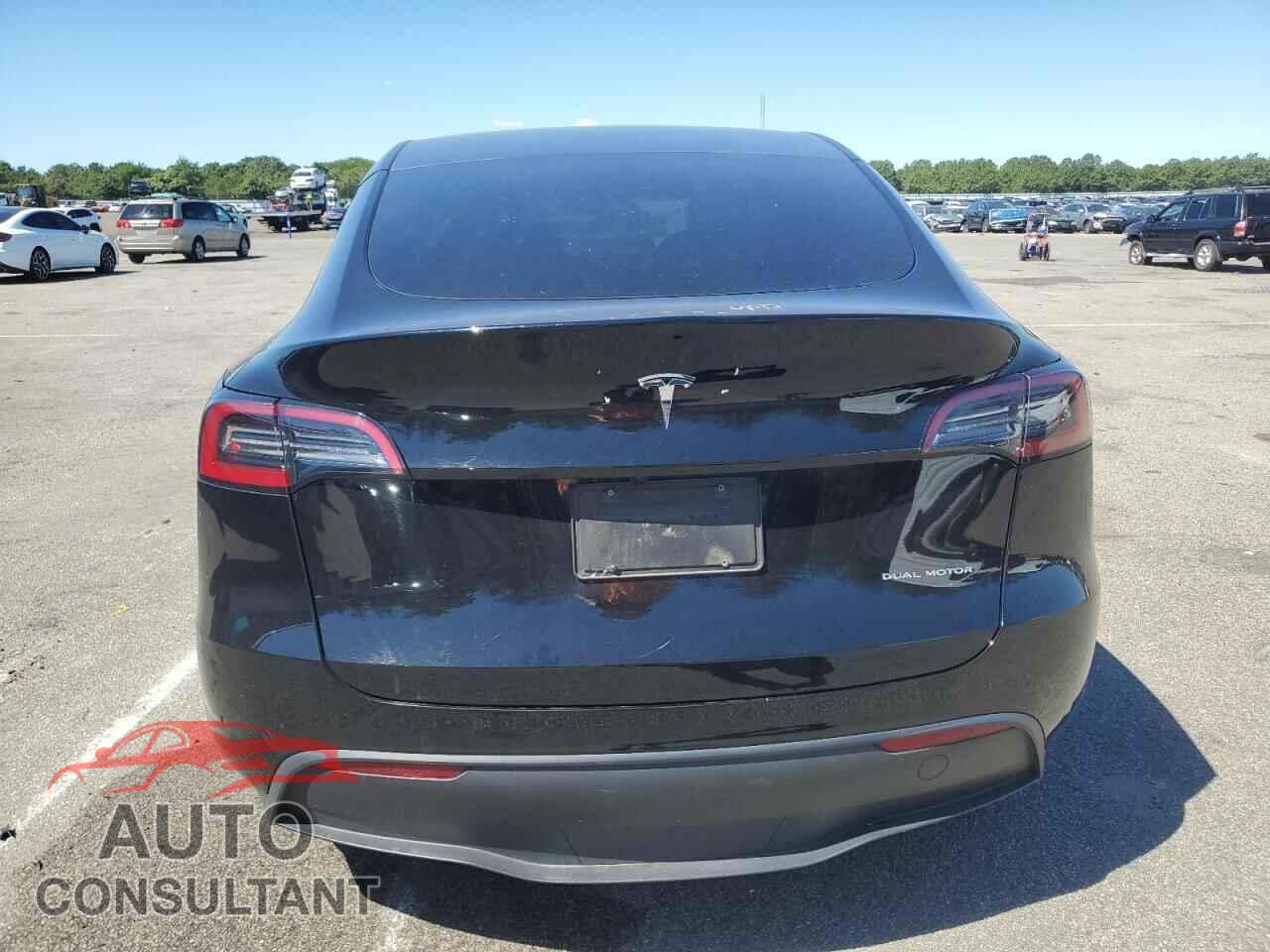 TESLA MODEL Y 2024 - 7SAYGAEE3RF132017