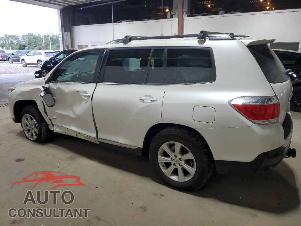 TOYOTA HIGHLANDER 2012 - 5TDBK3EH2CS113033