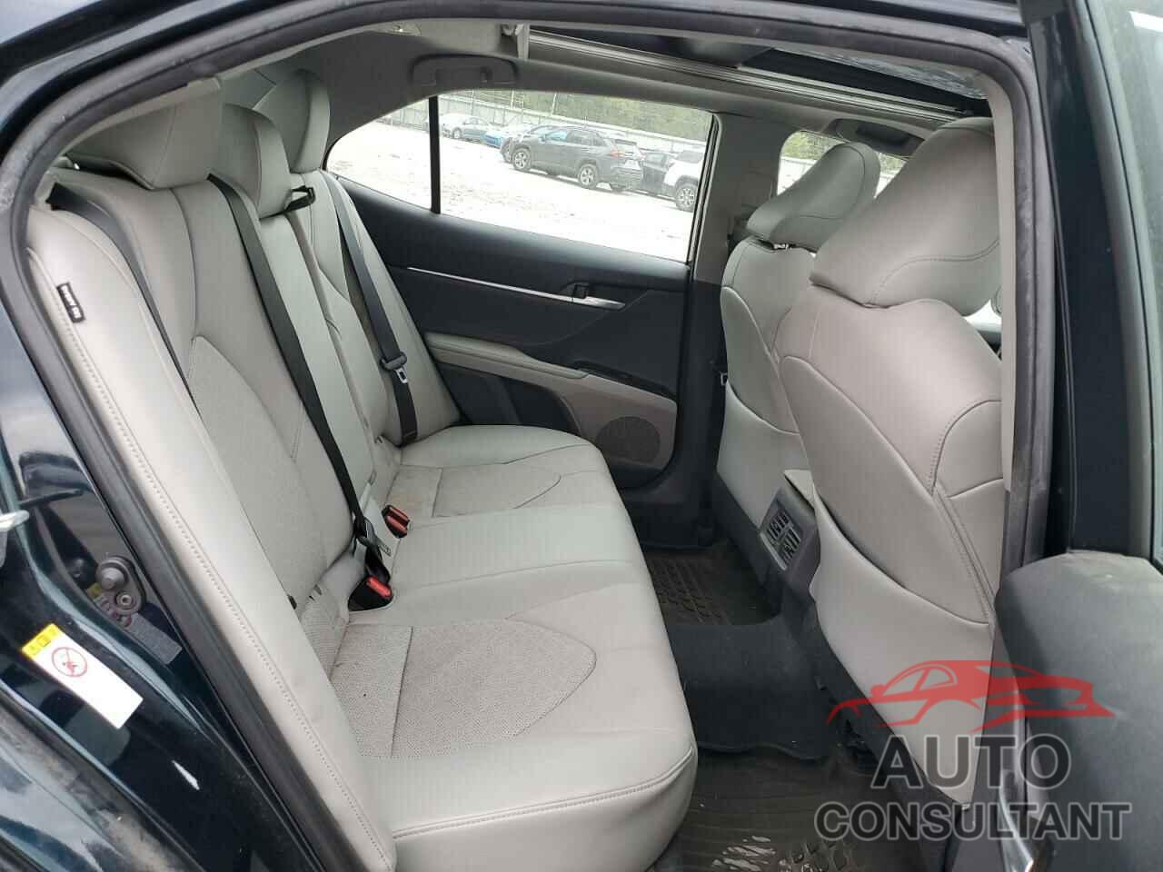 TOYOTA CAMRY 2018 - 4T1BZ1HK6JU500180