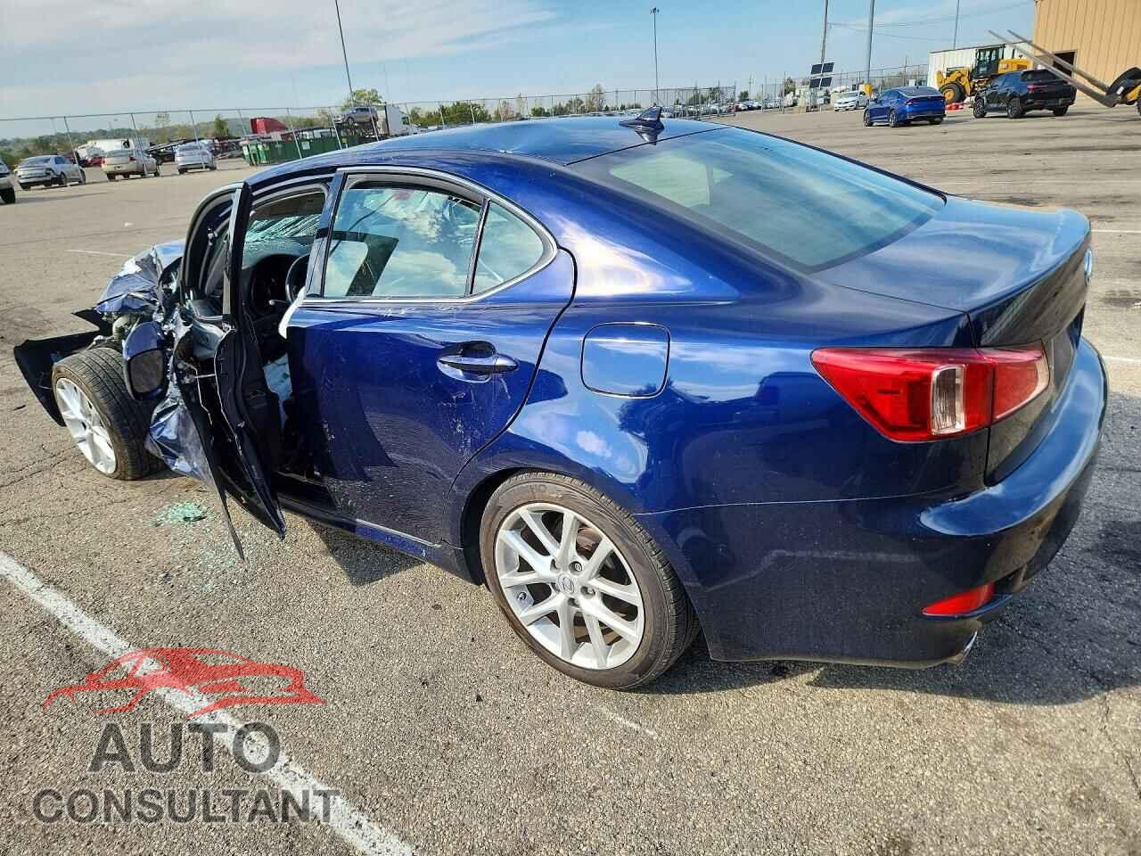 LEXUS IS 2011 - JTHCF5C28B5050879