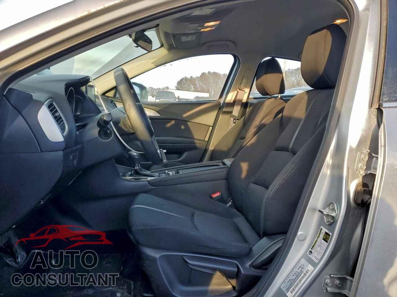 MAZDA 3 2017 - JM1BN1U70H1117543