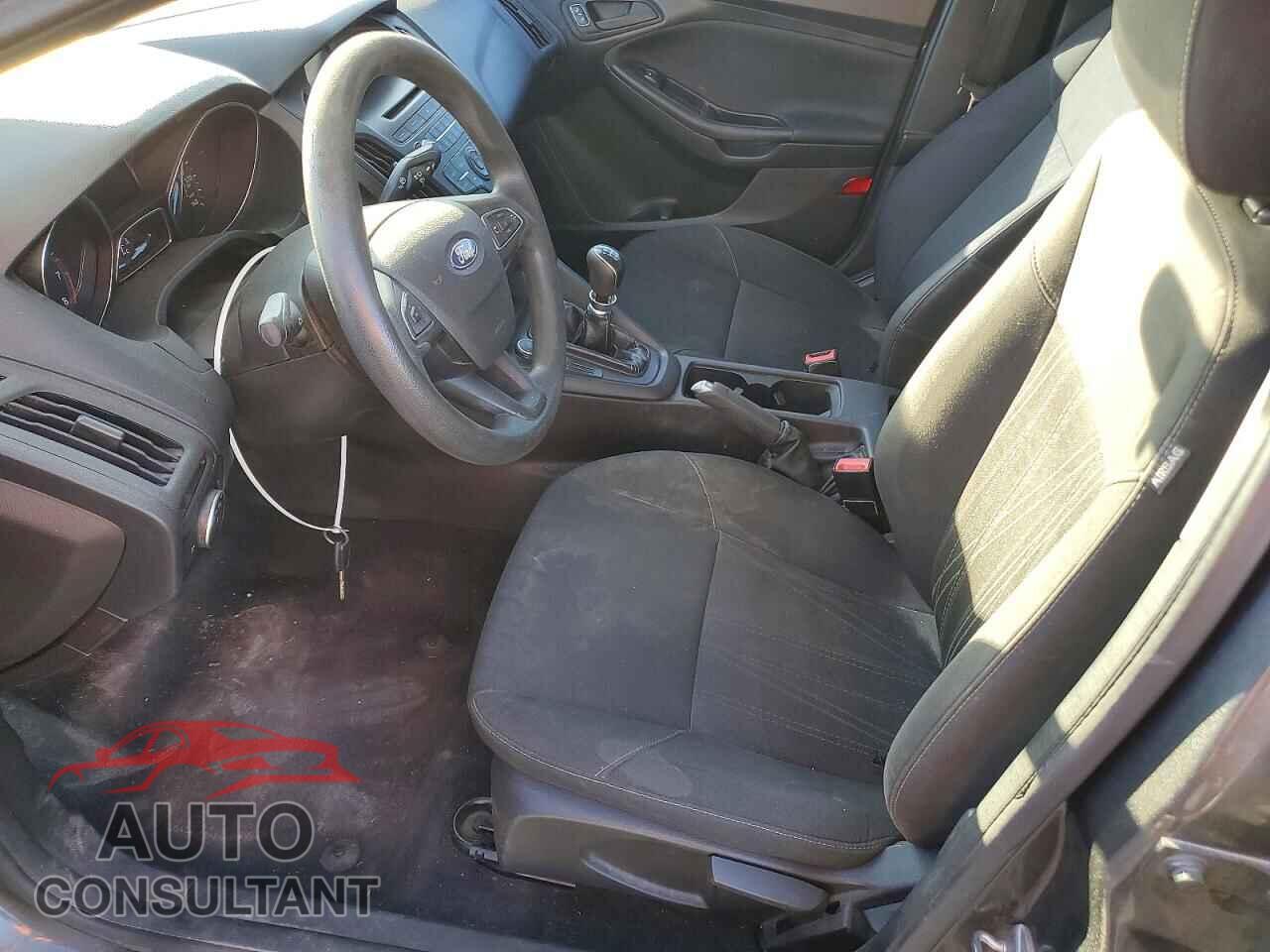 FORD FOCUS 2017 - 1FADP3E26HL283920