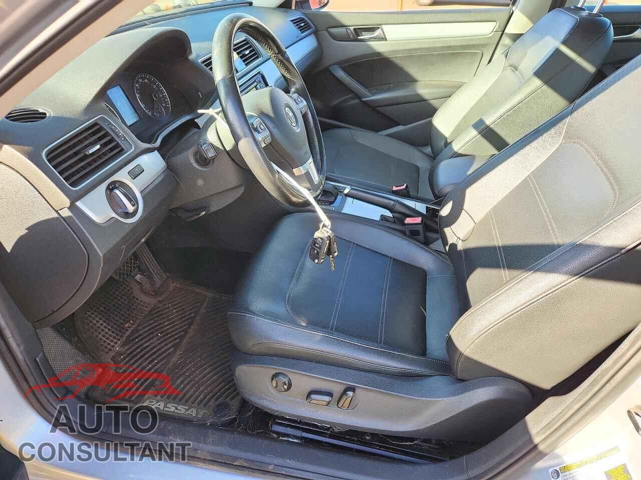 VOLKSWAGEN PASSAT 2012 - 1VWBP7A30CC099134