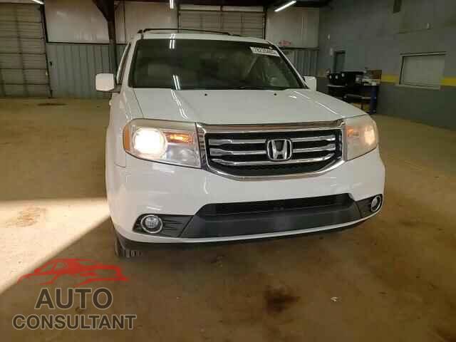HONDA PILOT 2015 - 5FNYF3H52FB007609