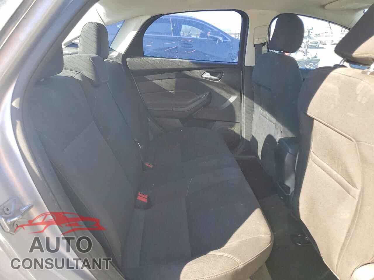 FORD FOCUS 2015 - 1FADP3F25FL384801