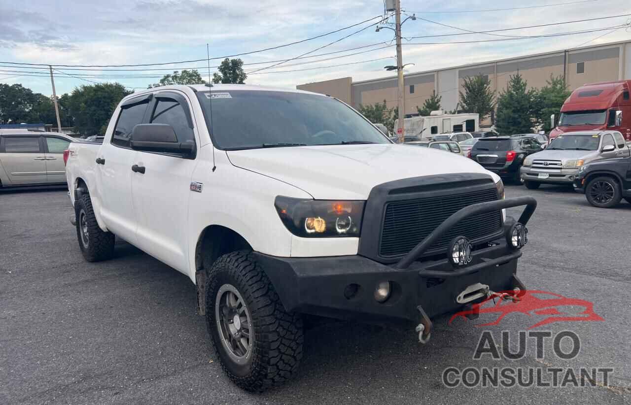 TOYOTA TUNDRA 2010 - 5TFDY5F14AX112400