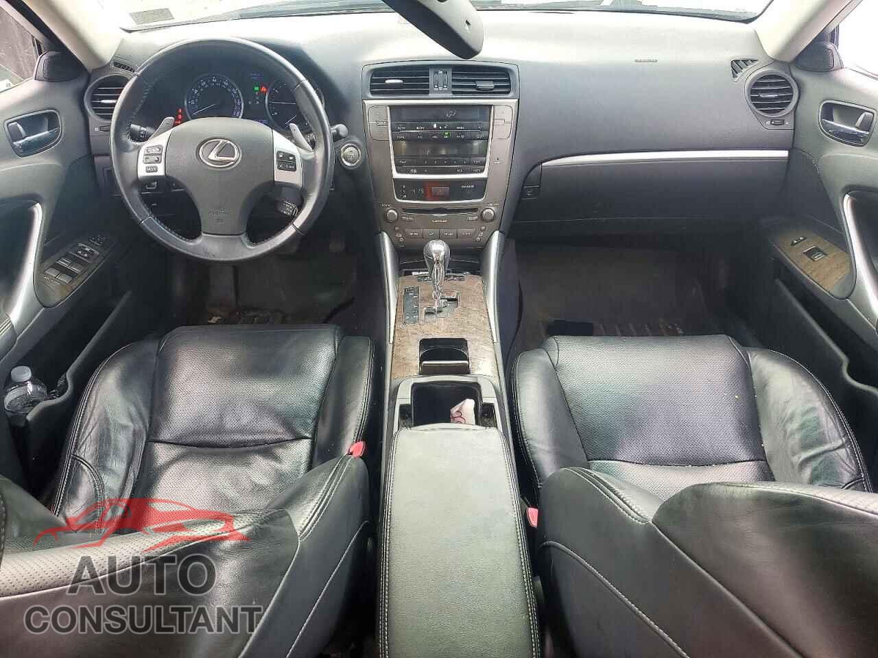LEXUS IS 2011 - JTHCF5C22B5048321