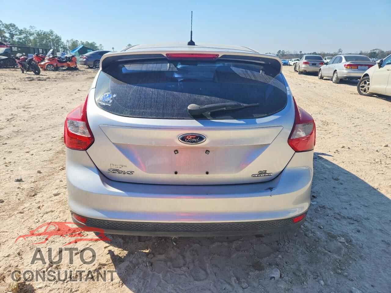 FORD FOCUS 2014 - 1FADP3K2XEL305417