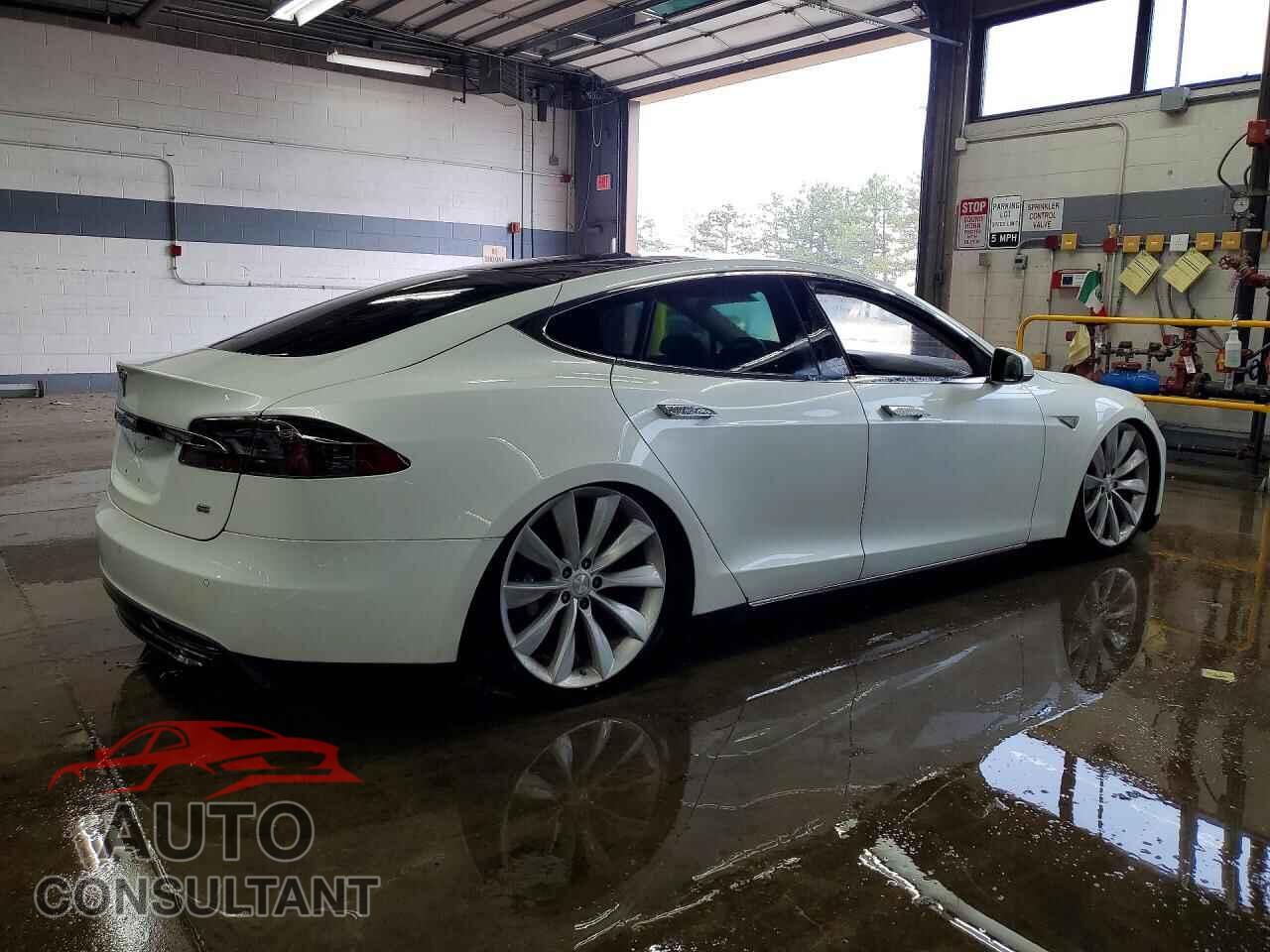 TESLA MODEL S 2013 - 5YJSA1CN7DFP25752