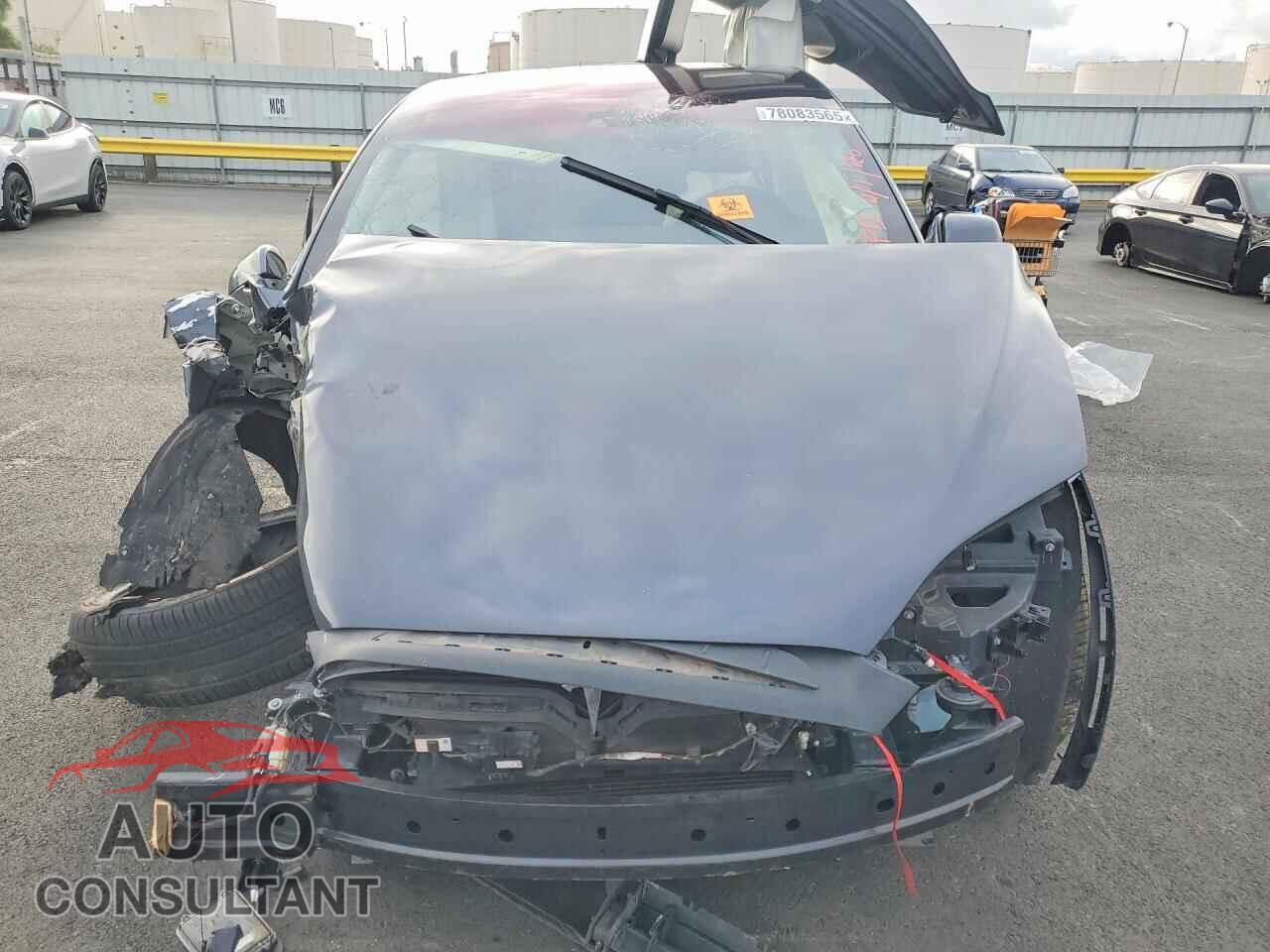 TESLA MODEL X 2016 - 5YJXCBE21GF008583