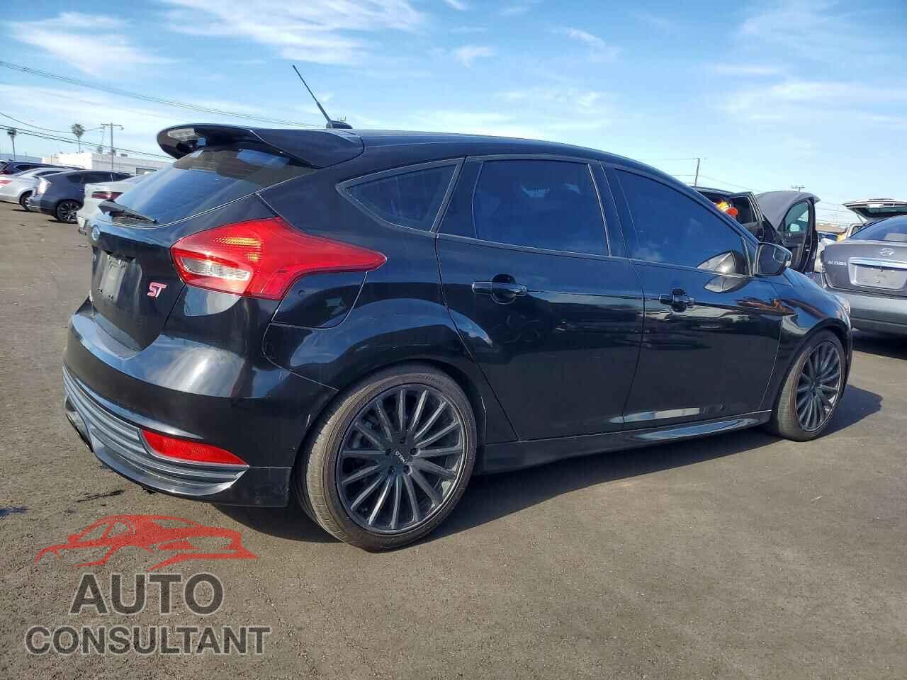FORD FOCUS 2017 - 1FADP3L90HL223082