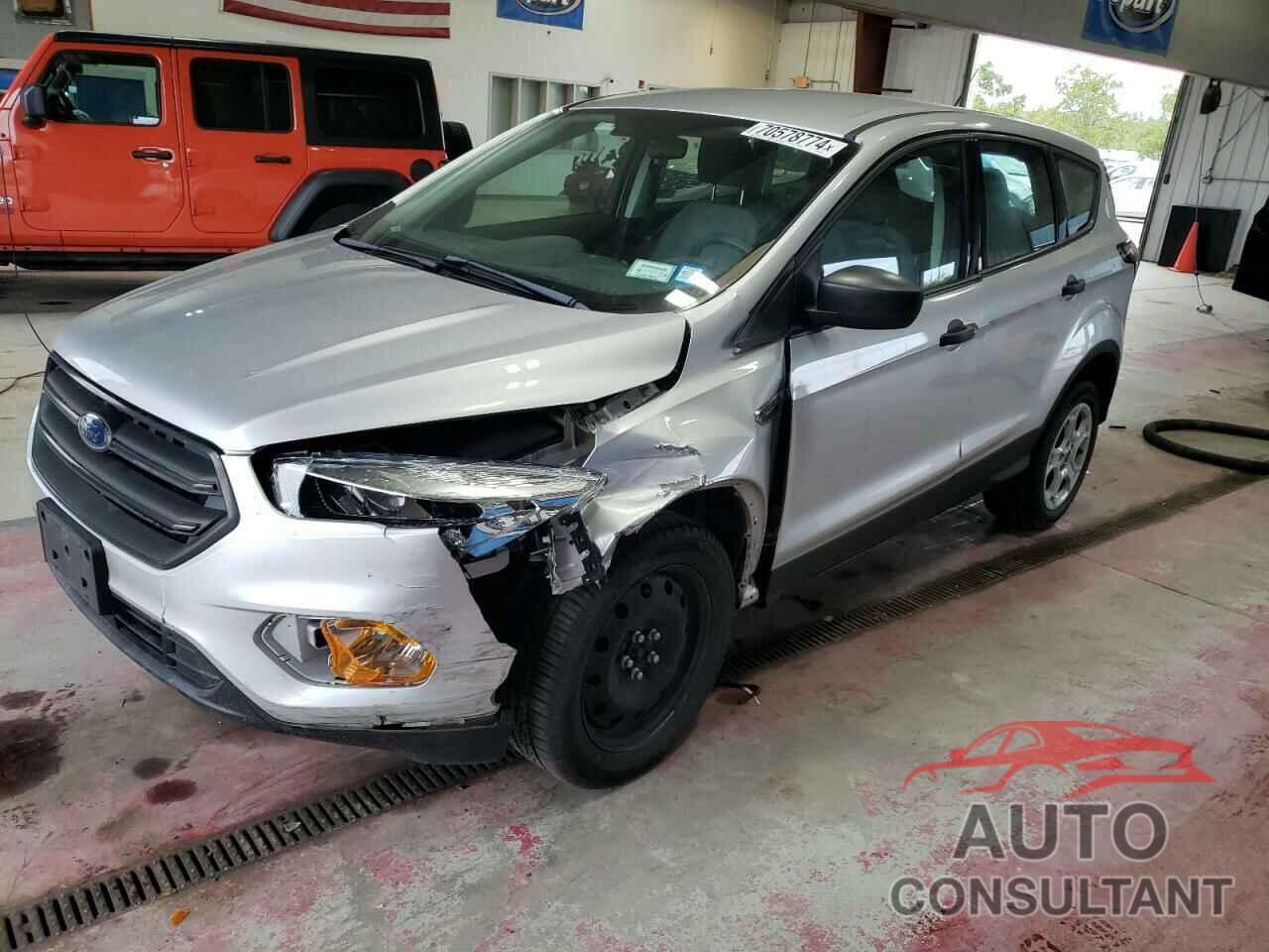 FORD ESCAPE 2017 - 1FMCU0F7XHUC83836