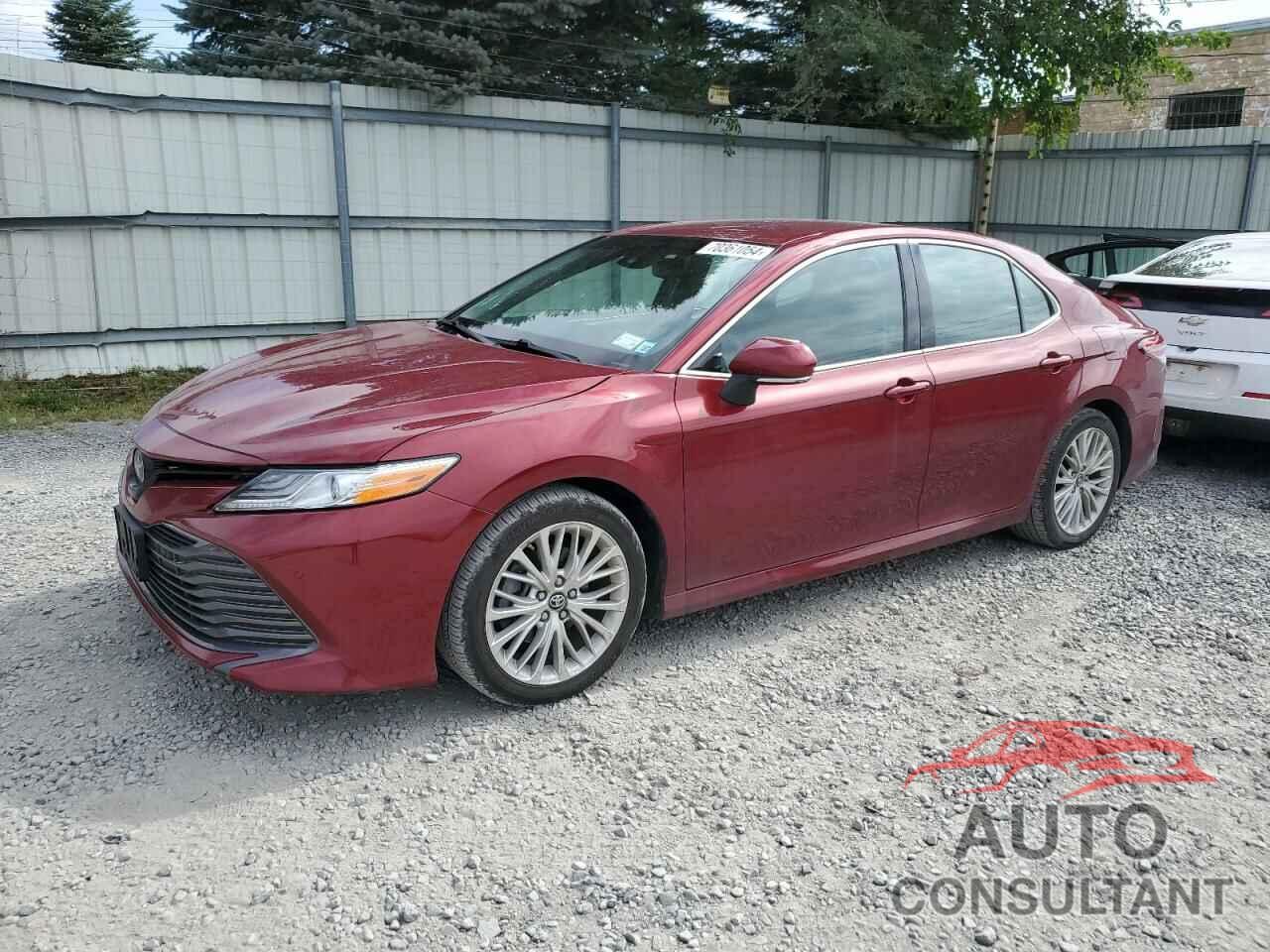 TOYOTA CAMRY 2018 - 4T1B11HK3JU518983