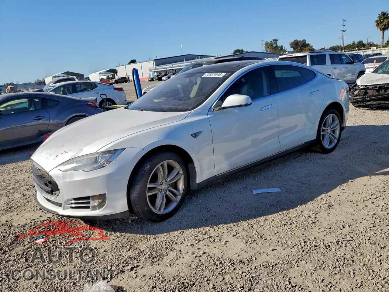 TESLA MODEL S 2013 - 5YJSA1CN8DFP07003