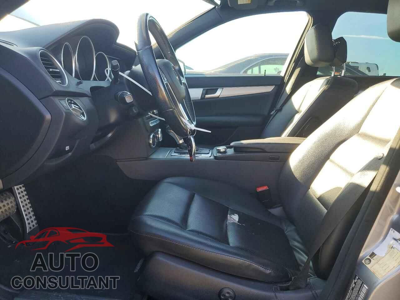 MERCEDES-BENZ C-CLASS 2012 - WDDGF4HB2CR233832