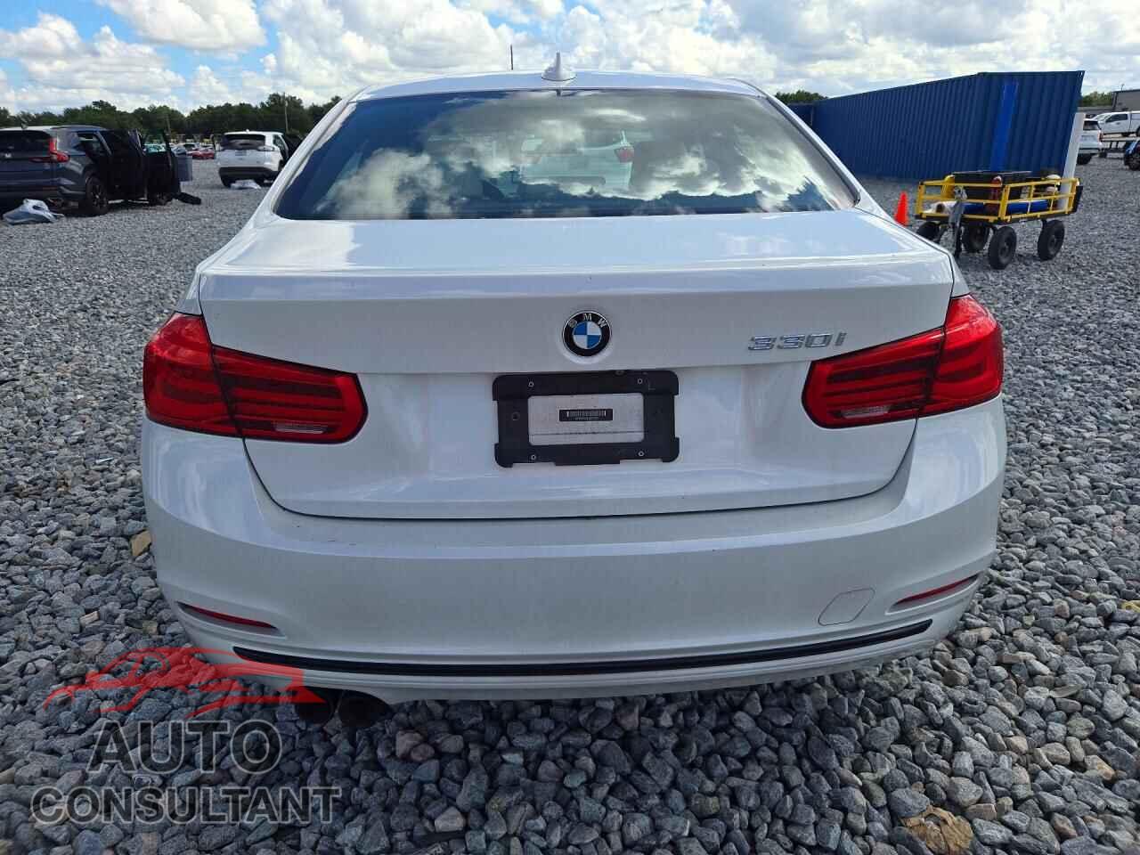 BMW 3 SERIES 2018 - WBA8B9C53JEE81035