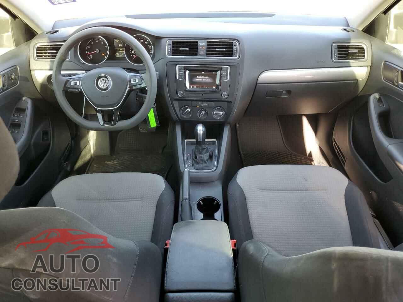 VOLKSWAGEN JETTA 2017 - 3VW2B7AJ6HM235995
