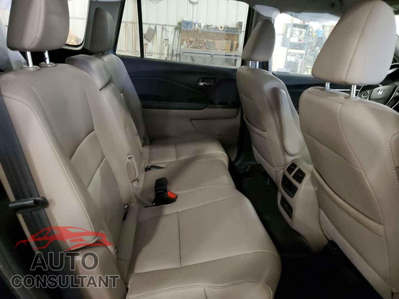 HONDA PILOT 2018 - 5FNYF6H50JB068015