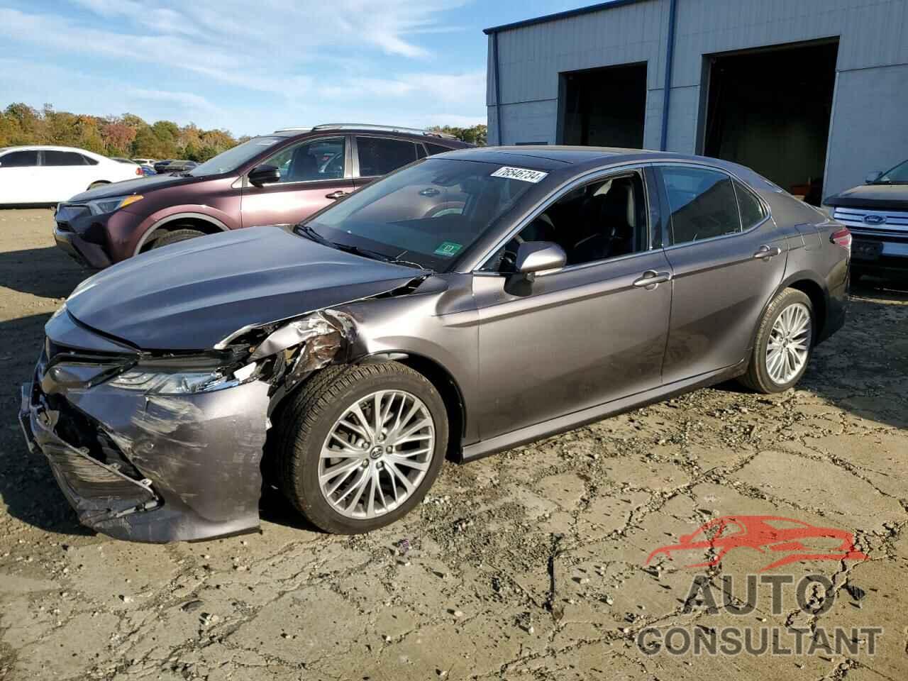 TOYOTA CAMRY 2018 - 4T1B11HK0JU112417