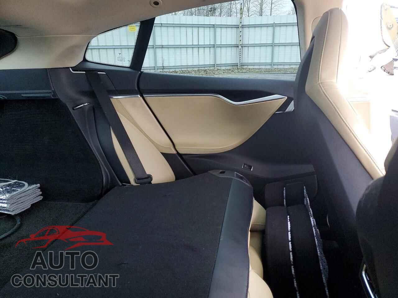 TESLA MODEL S 2013 - 5YJSA1DN5DFP06017