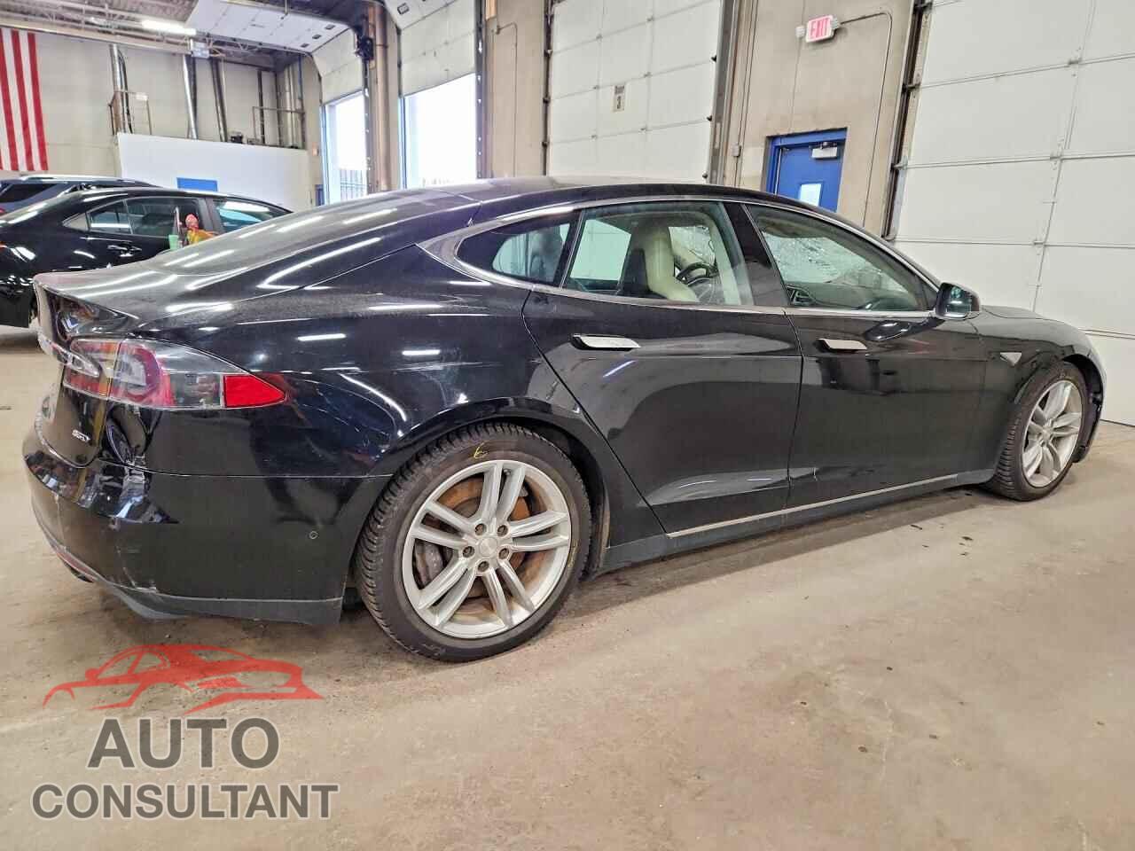 TESLA MODEL S 2015 - 5YJSA1E28FF118670