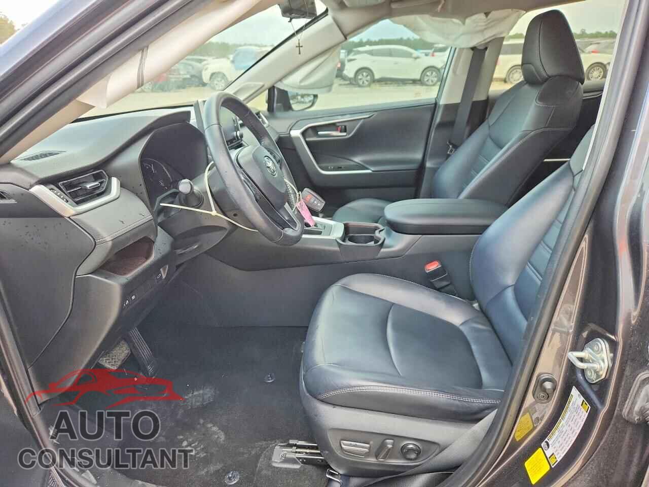 TOYOTA RAV4 2019 - 2T3Y1RFVXKC010574