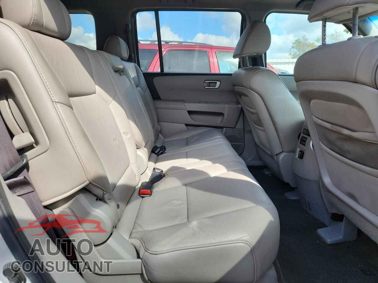 HONDA PILOT 2011 - 5FNYF4H71BB042627