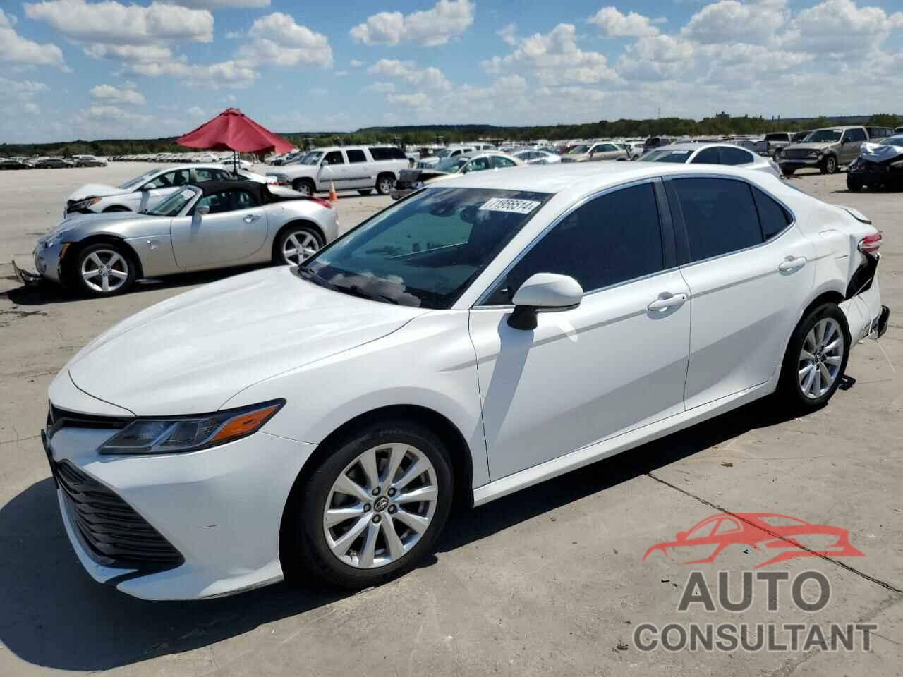 TOYOTA CAMRY 2018 - 4T1B11HK4JU042016
