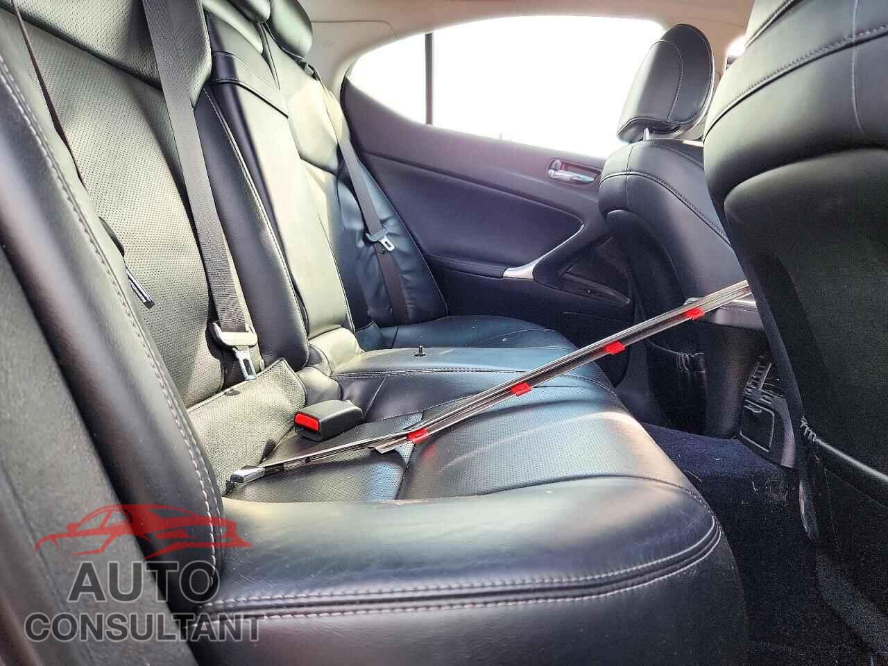 LEXUS IS 2011 - JTHCF5C28B5050879