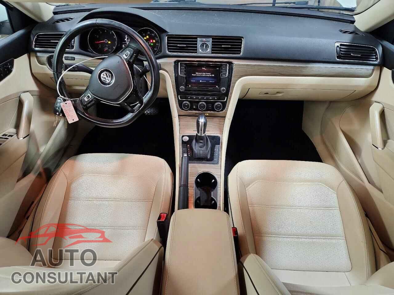 VOLKSWAGEN PASSAT 2017 - 1VWBT7A31HC033629