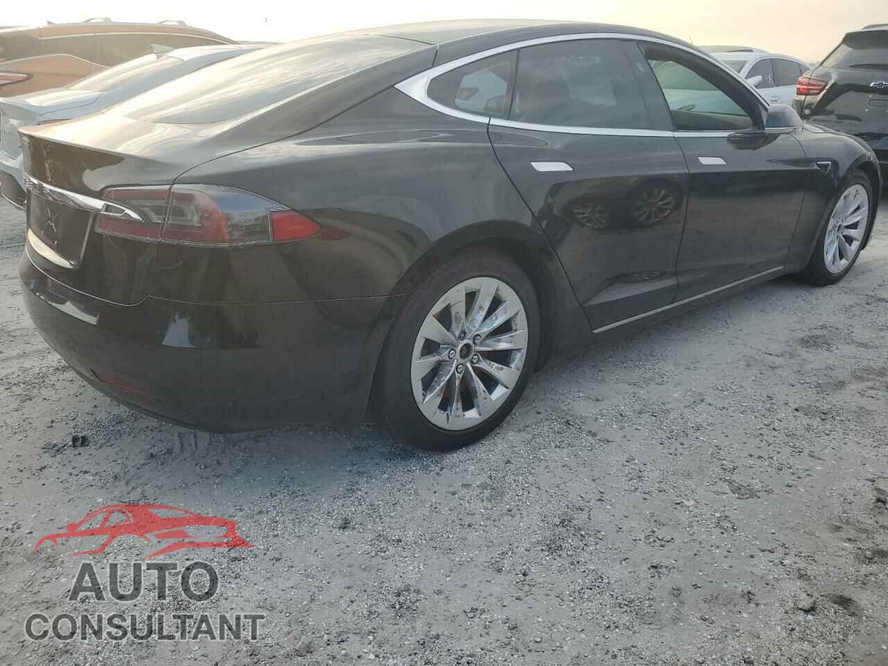 TESLA MODEL S 2017 - 5YJSA1E12HF199613