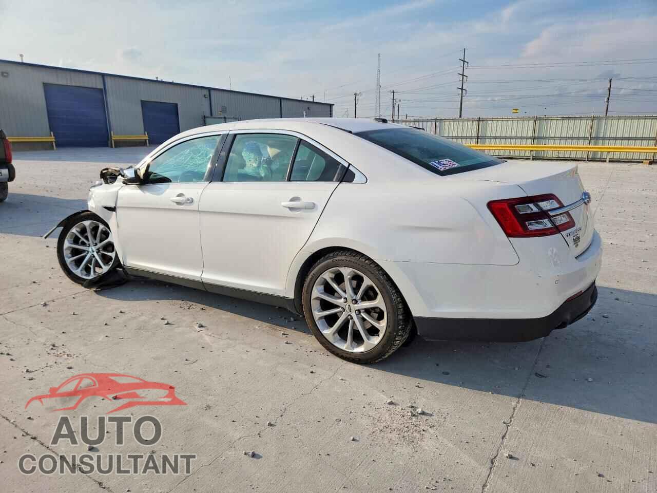FORD TAURUS 2018 - 1FAHP2F86JG101095