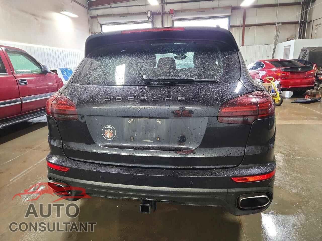 PORSCHE CAYENNE 2018 - WP1AA2A28JKA05383