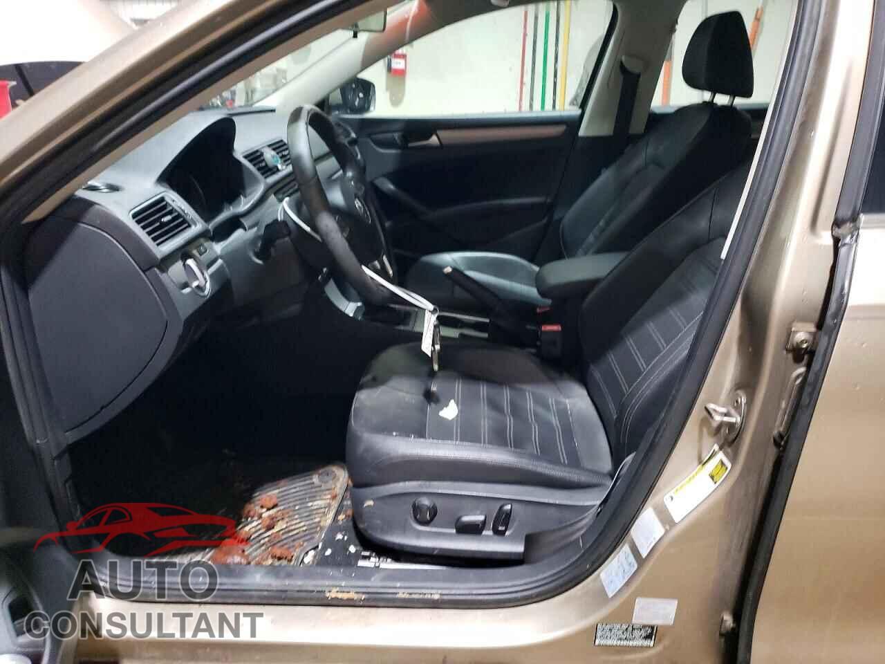 VOLKSWAGEN PASSAT 2015 - 1VWBT7A33FC044757