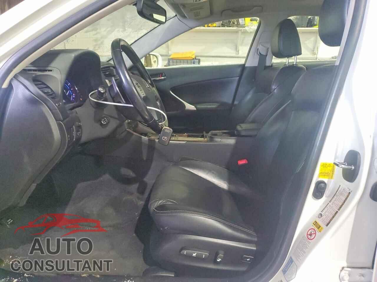 LEXUS IS 2012 - JTHCF5C29C5057003