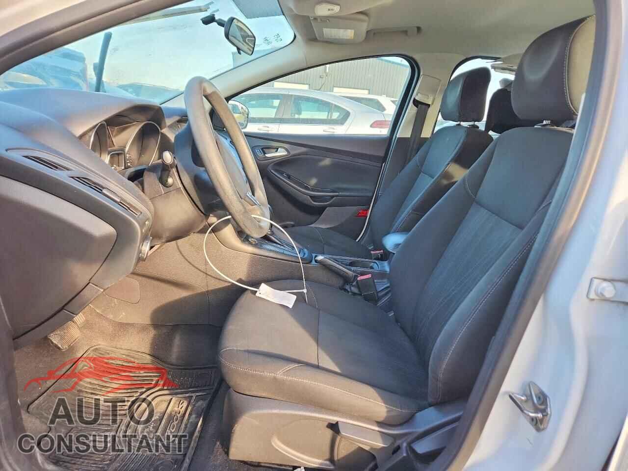 FORD FOCUS 2015 - 1FADP3F28FL206025