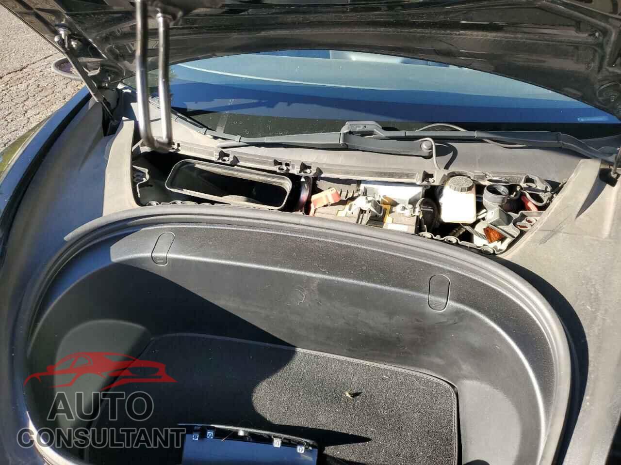 TESLA MODEL 3 2018 - 5YJ3E1EAXJF157155