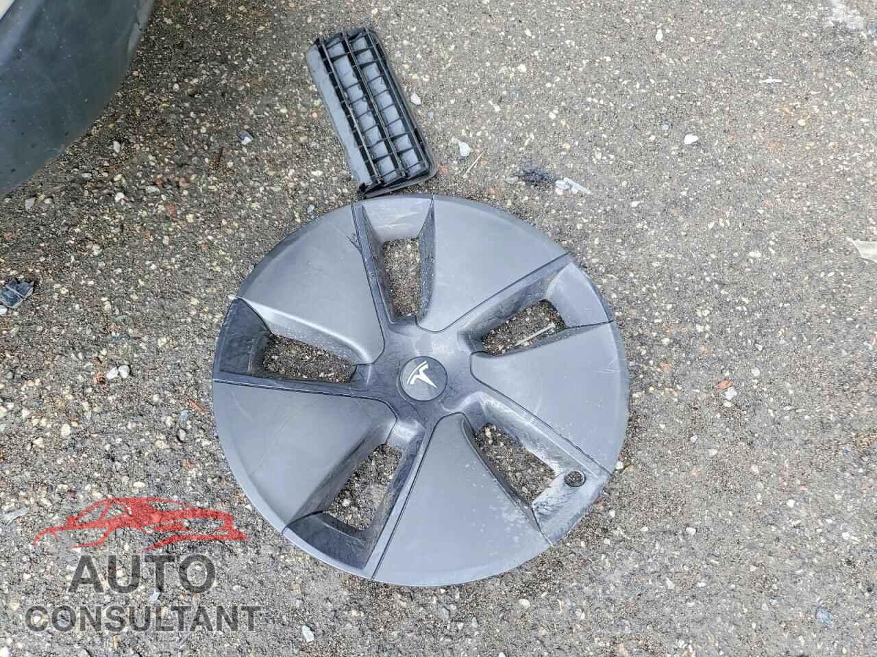 TESLA MODEL 3 2022 - 5YJ3E1EB9NF327018