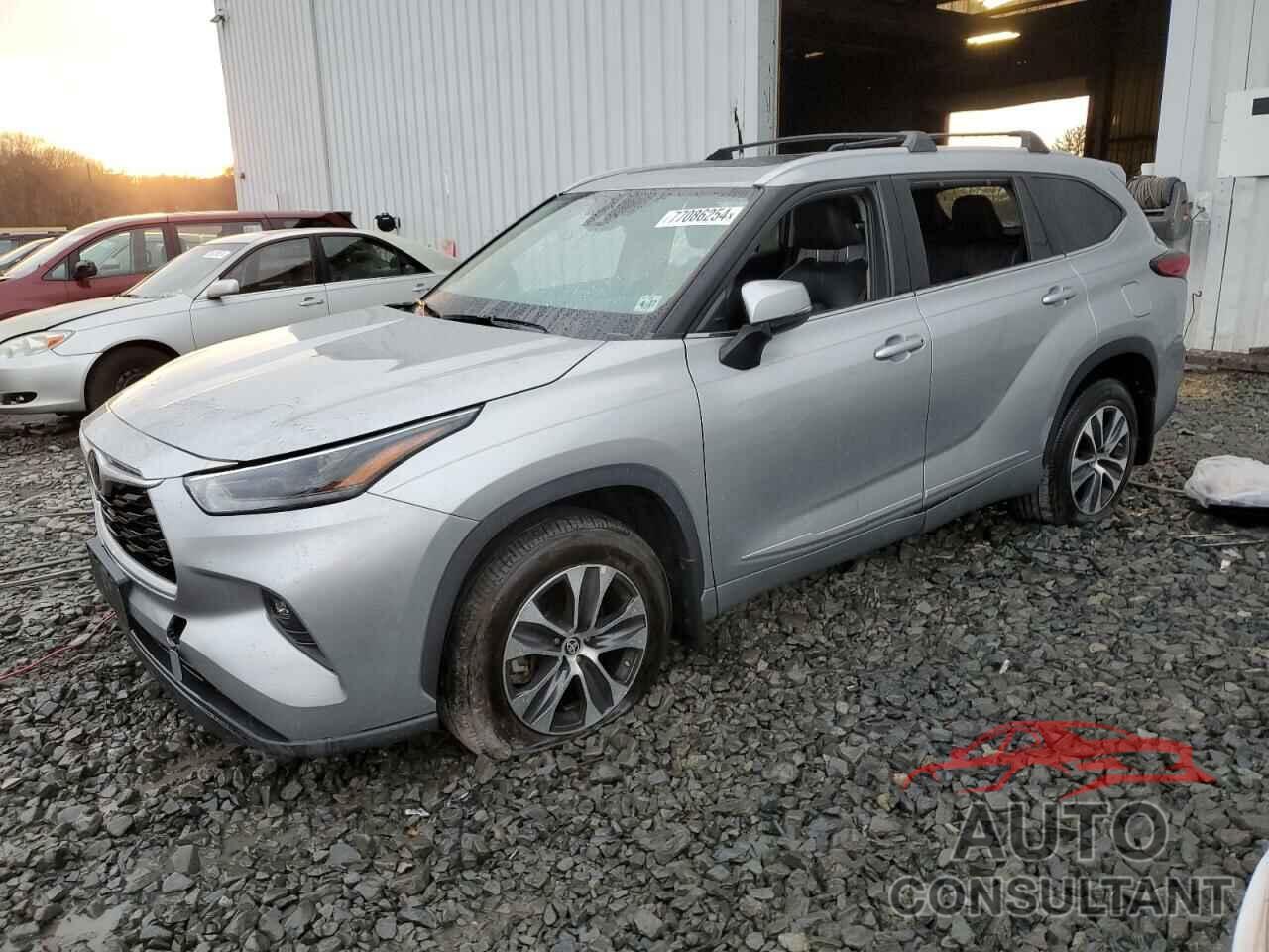TOYOTA HIGHLANDER 2022 - 5TDGZRBH2NS575412