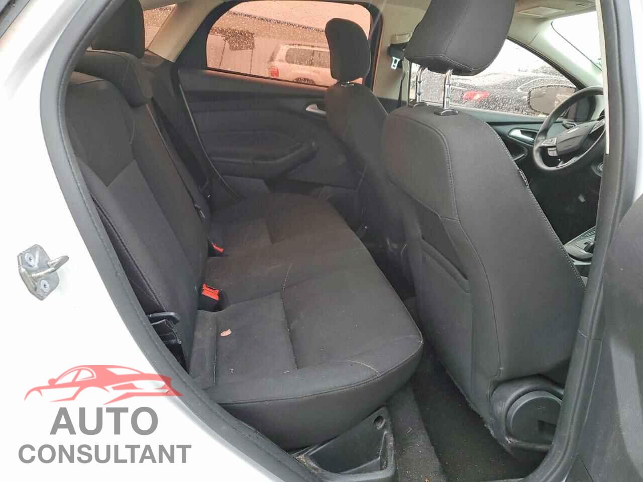 FORD FOCUS 2017 - 1FADP3F29HL285465