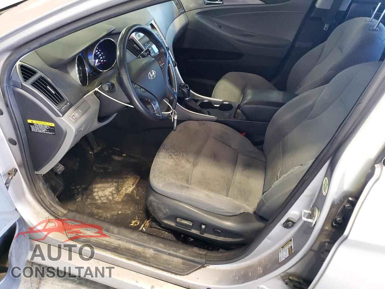 HYUNDAI SONATA 2013 - KMHEC4A47DA071004