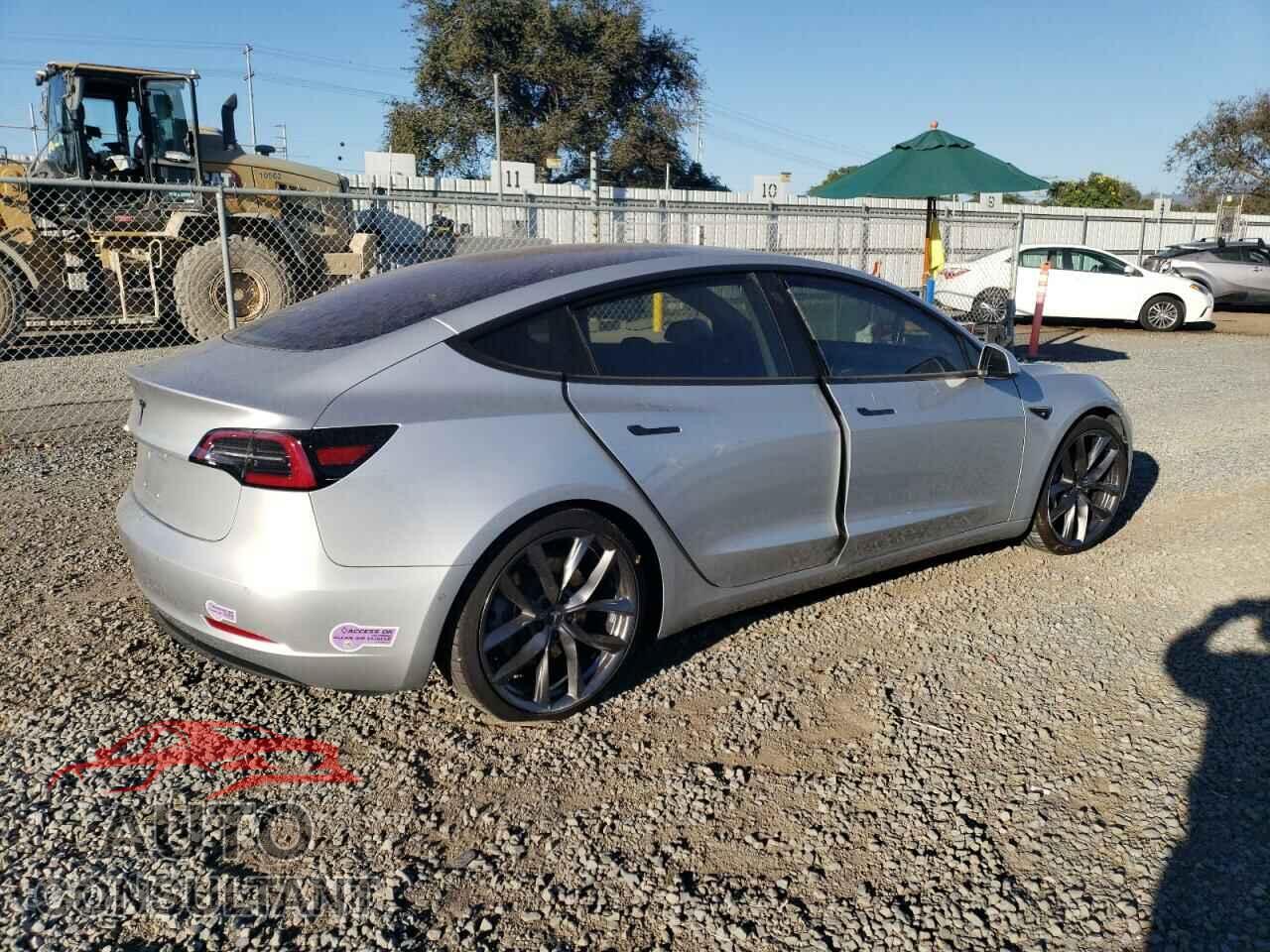 TESLA MODEL 3 2018 - 5YJ3E1EA4JF019160