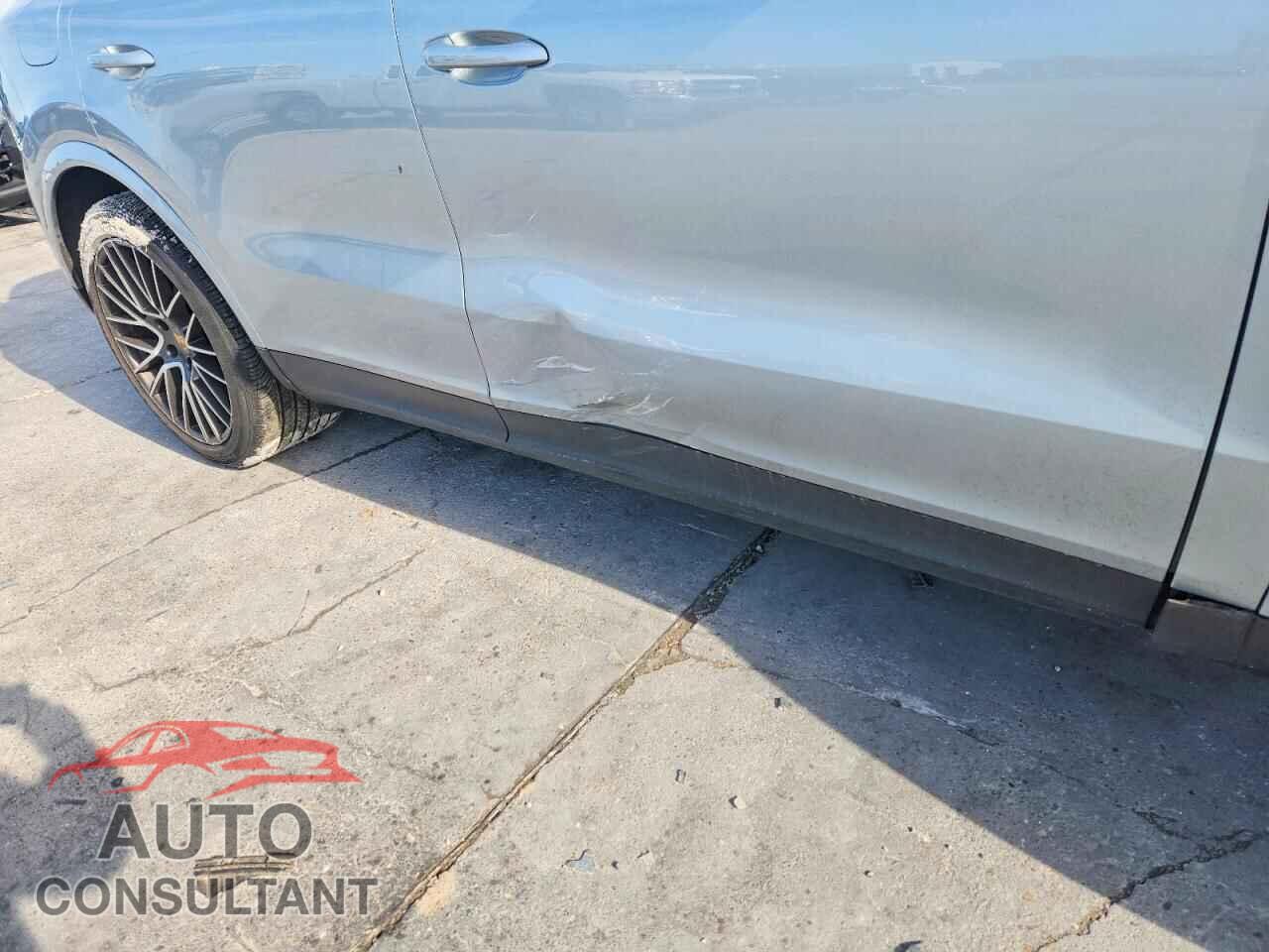 PORSCHE CAYENNE 2021 - WP1AA2AY2MDA08809