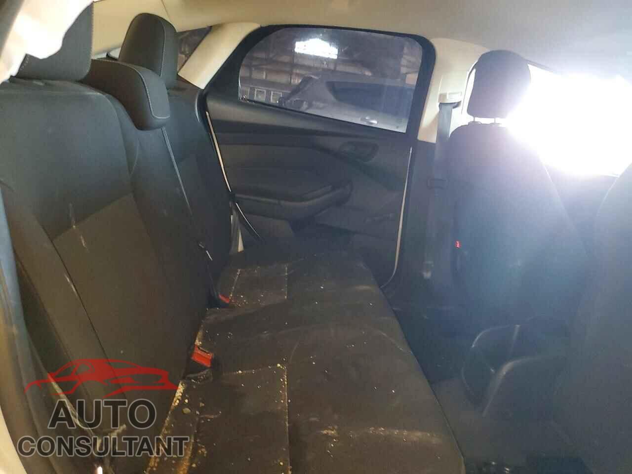 FORD FOCUS 2017 - 1FADP3E26HL230747