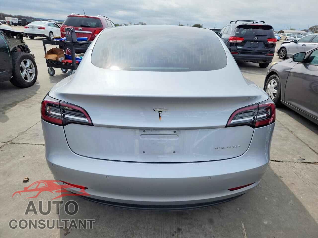 TESLA MODEL 3 2018 - 5YJ3E1EBXJF069375