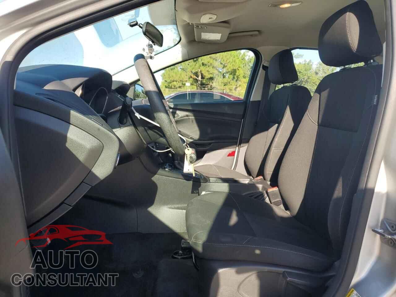 FORD FOCUS 2017 - 1FADP3E25HL335442