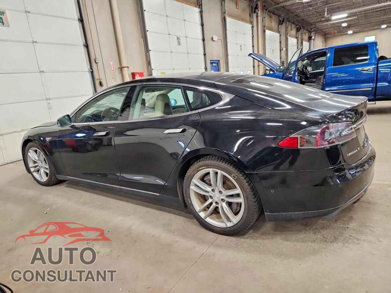 TESLA MODEL S 2015 - 5YJSA1E28FF118670