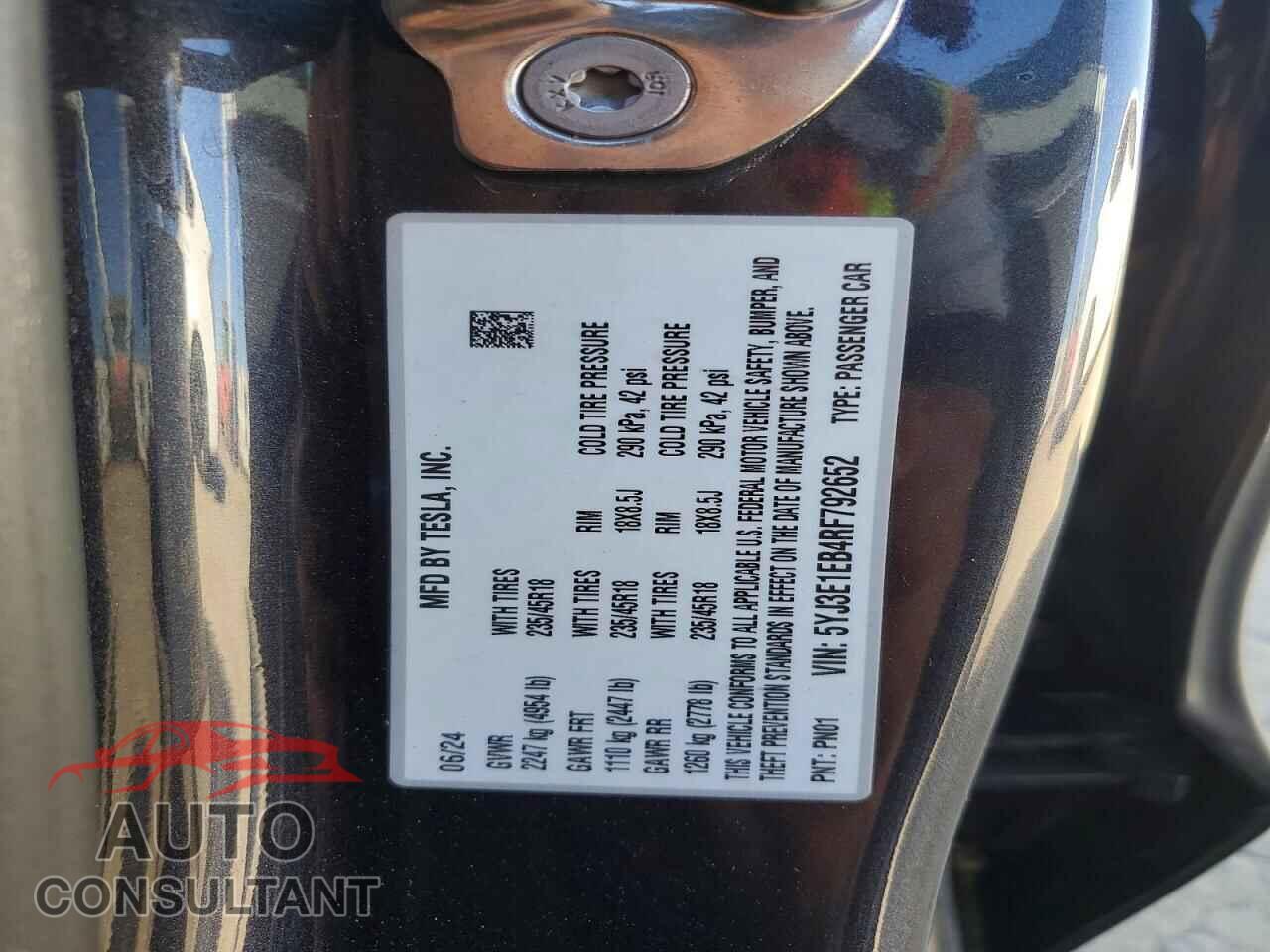 TESLA MODEL 3 2024 - 5YJ3E1EB4RF792652