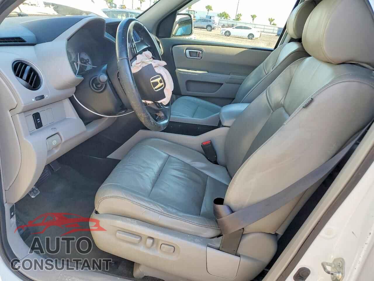 HONDA PILOT 2011 - 5FNYF3H50BB032129