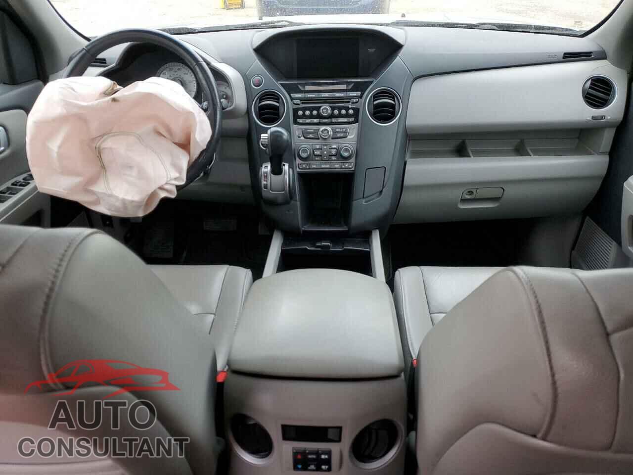 HONDA PILOT 2015 - 5FNYF4H51FB007705